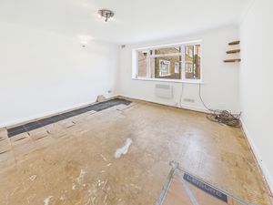 LIVING ROOM- click for photo gallery